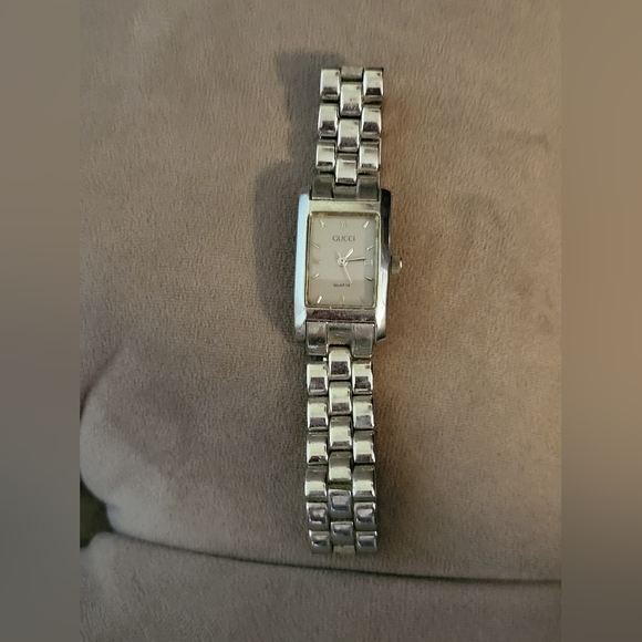 Gucci Silver Ladies Watch - Picture 1 of 11